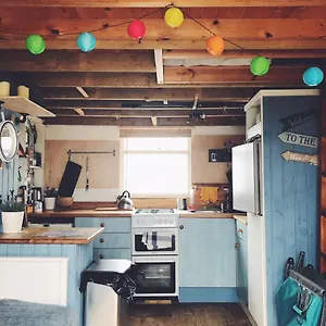 Stargazing Hut On Mudeford Sandbank With Wake Up Sea Views Luxury tent