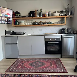 Good Vibes Apartment
